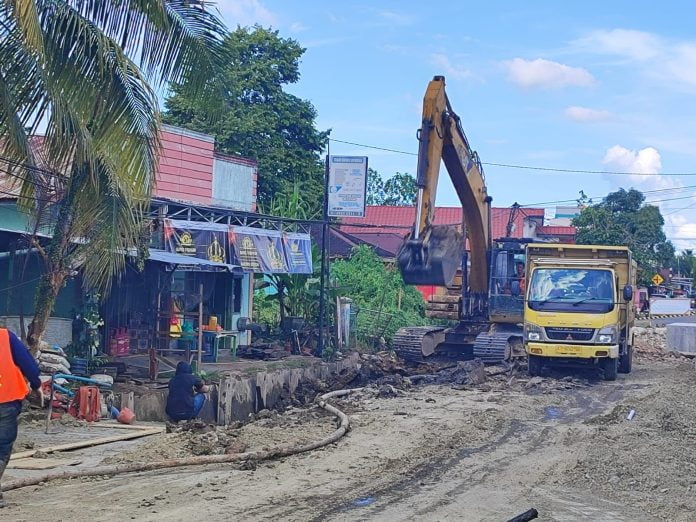 Perbaikan Drainase di Jalan Mangga III, Tanjung Redeb, Rabu (15/05/2024).