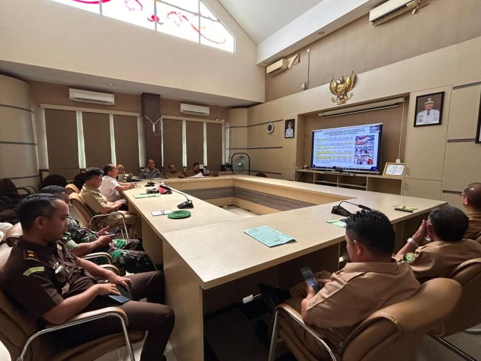 Rakor Pengendalian Inflasi Tahun 2024 yang digelar Pemerintah Pusat melalui Kemendagri melalui zoom meeting di ruang Teleconference Diskominfo Berau.