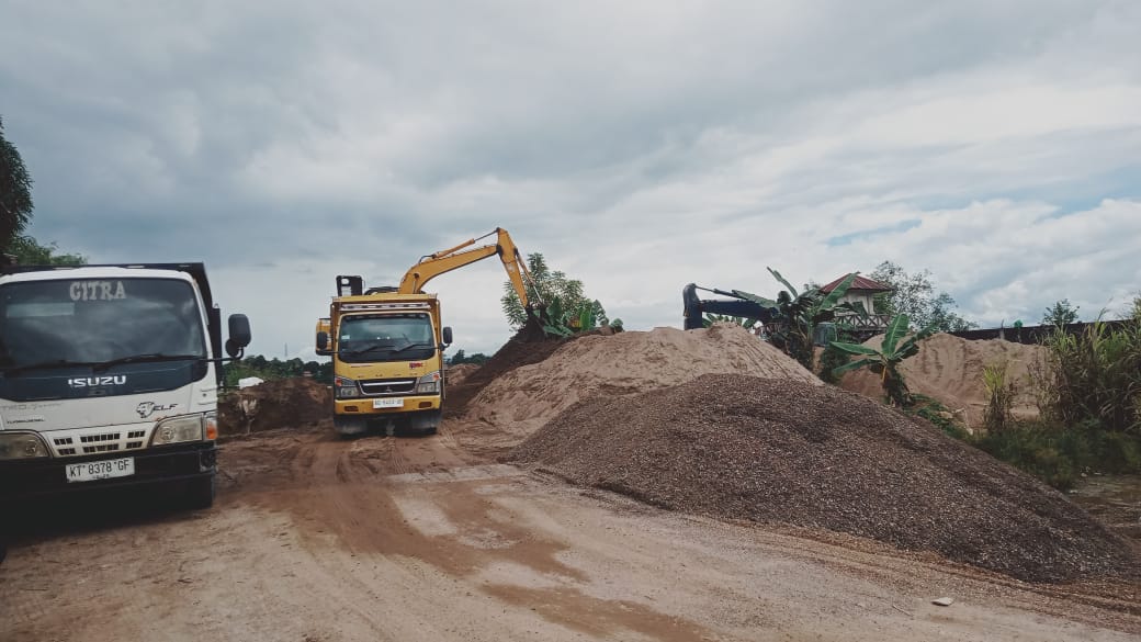 Salah satu penampungan pasir diduga ilegal di Karang Mulyo II, Tanjung Redeb.