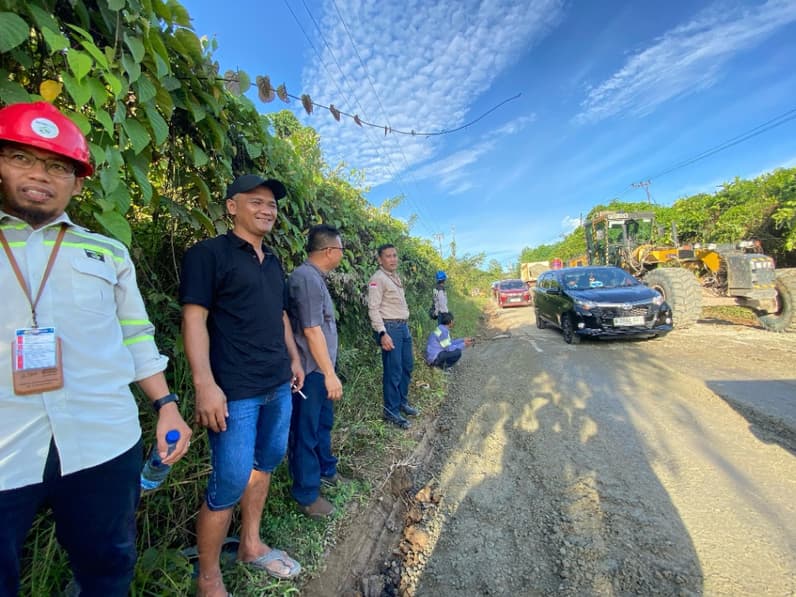 Anggota DPRD Berau, Agus Uriansyah, meminta pihak perusahaan, khususnya PT Berau Coal dan subkontraktornya, untuk ikut berkontribusi dalam perbaikan jalan poros Maluang-Samburakat. (int)