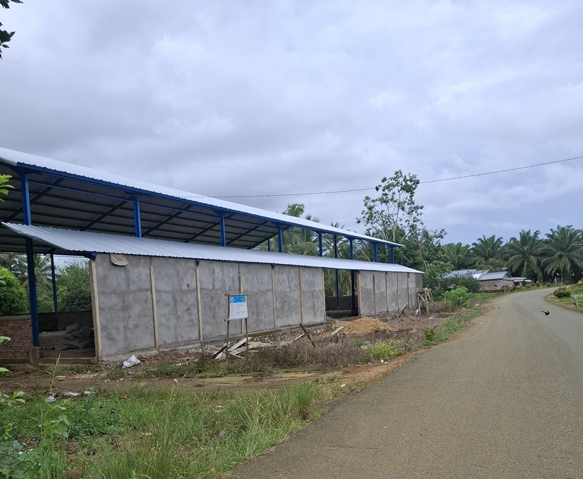 Anggaran pembangunan lapangan futsal sekira Rp 1,5 miliar di Kampung Harapan Maju, Kecamatan Tabalar diduga disalahgunakan oknum aparatur kampung.