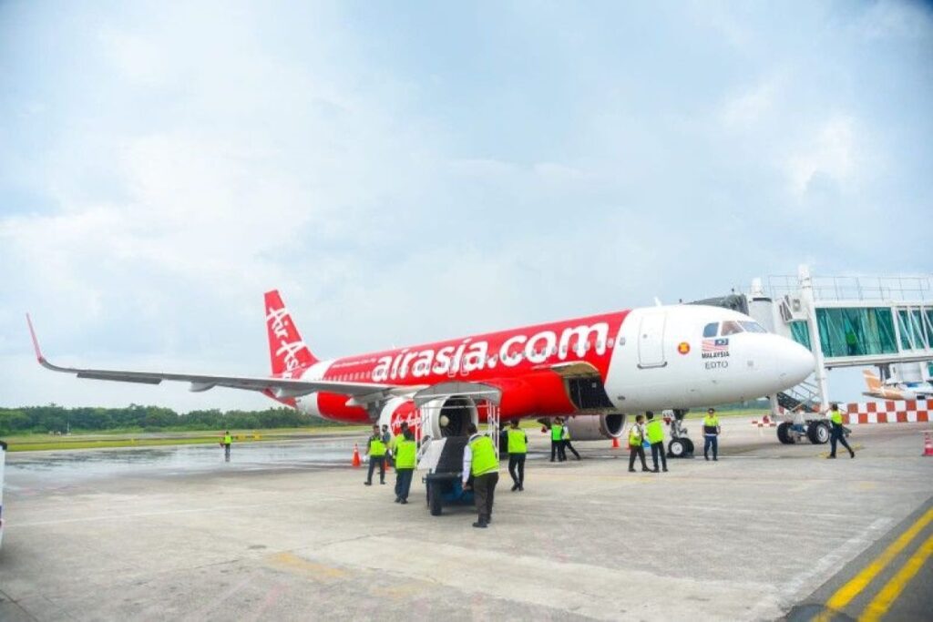 Maskapai AirAsia buka rute di Bandara Kalimarau pada Oktober mendatang.