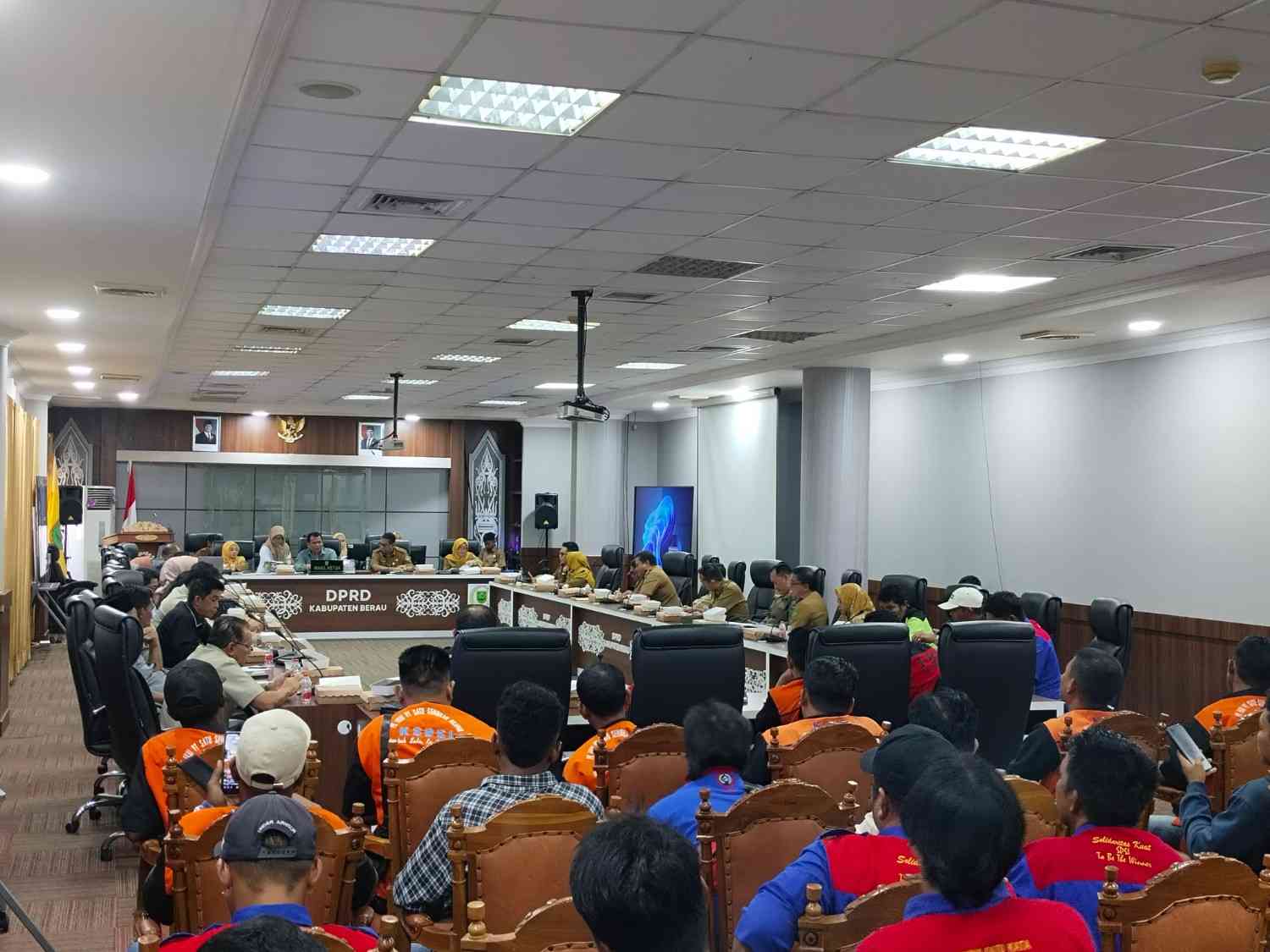 Pelaksanaan RDP antara DPRD, Disnakertrans dan serikat pekerja.