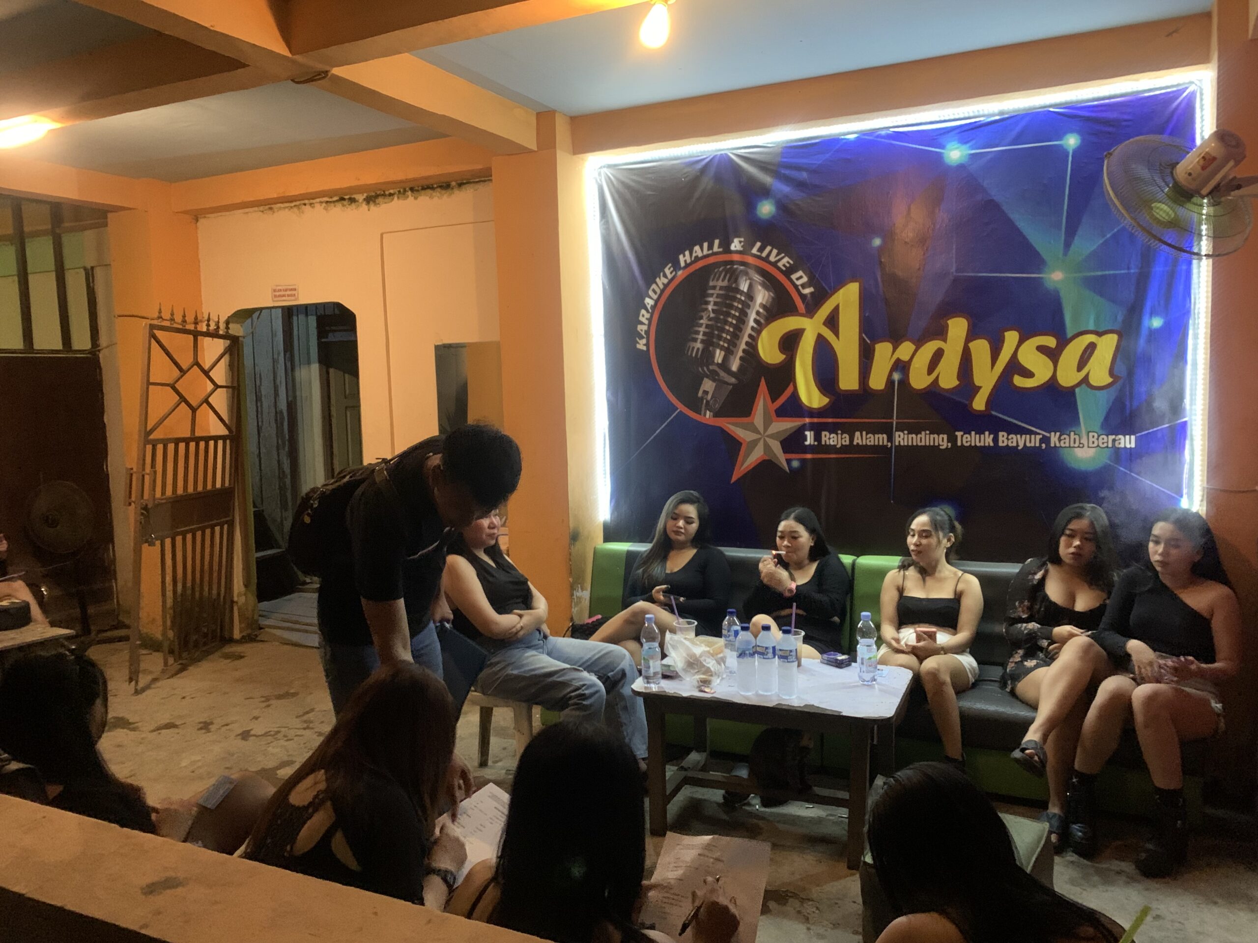 Salah satu THM di Jalan Raja Alam, Kelurahan Rinding, Kecamatan Teluk Bayur yang diduga menjual miras tak berizin.