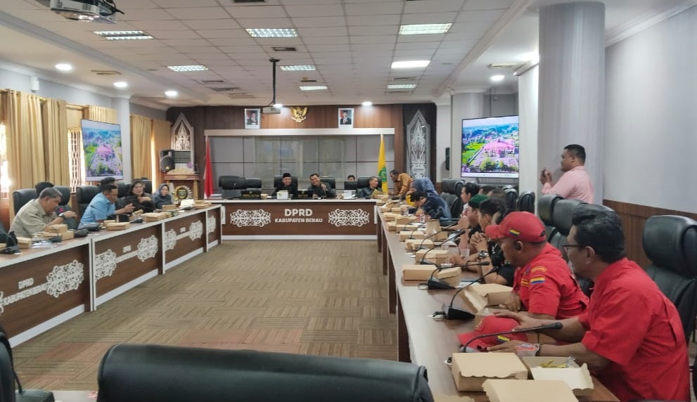 DPRD Berau kembali menggelar rapat pembahasan tukar guling jalan provinsi di kawasan Gunung Kasiran, Kampung Gurimbang-Suaran, (10/11/2025).
